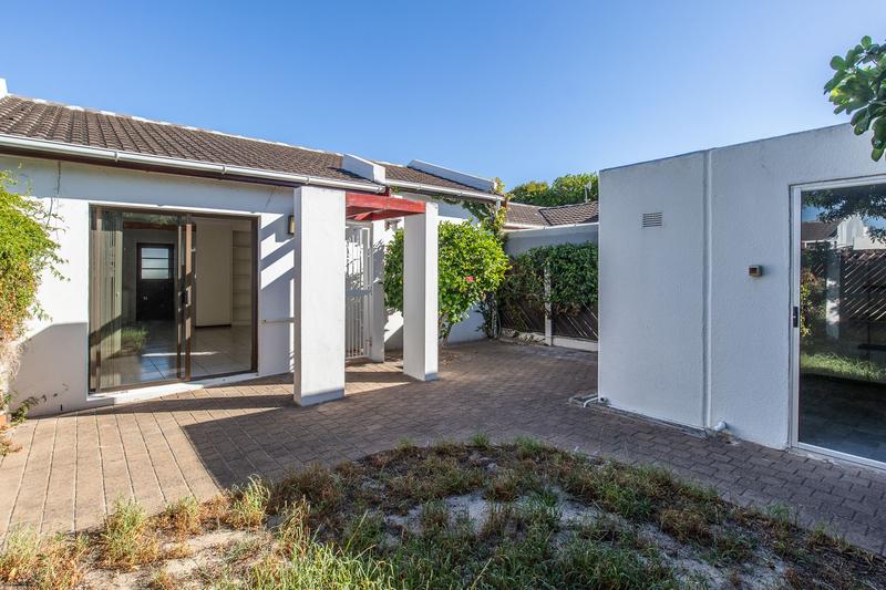 To Let 2 Bedroom Property for Rent in Tokai Western Cape